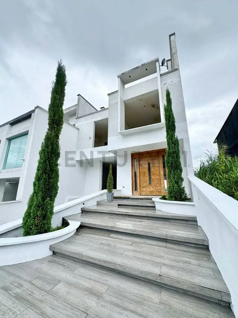 Venta Casa Colinas de Pirineos obra blanca