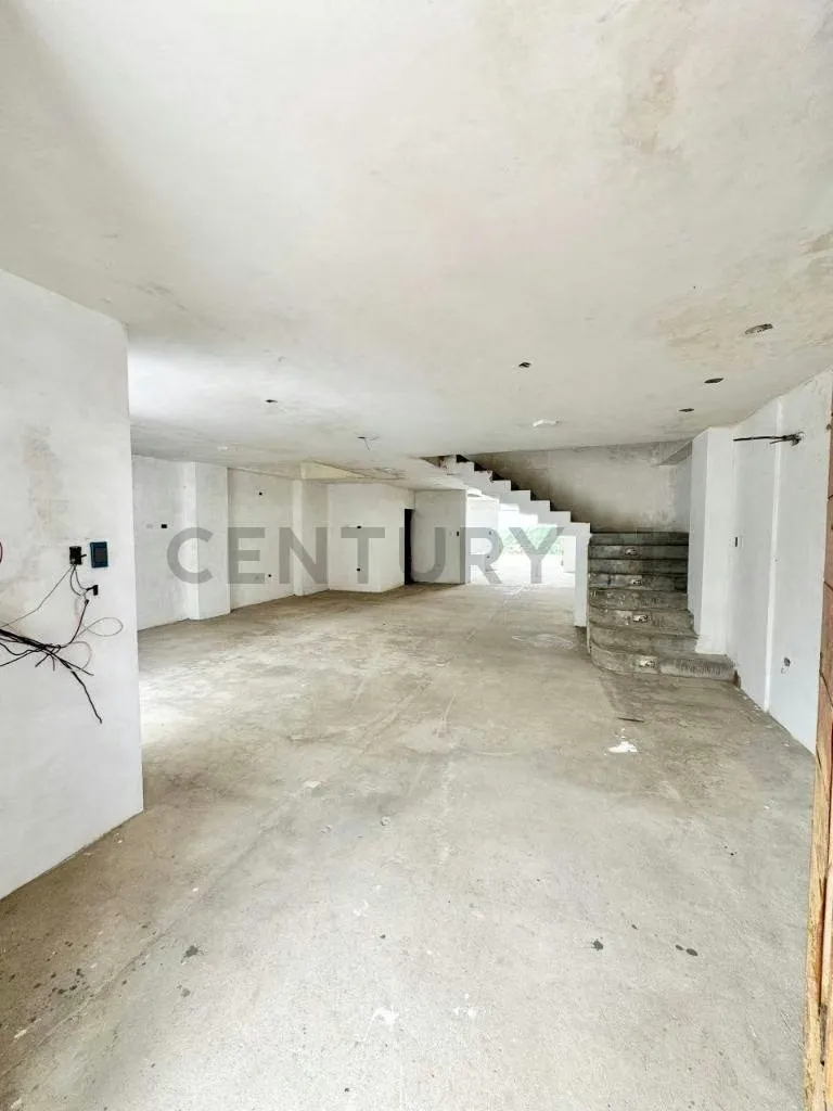 Venta Casa Colinas de Pirineos obra blanca - 15