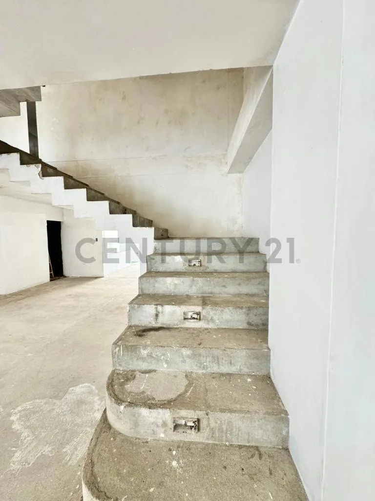 Venta Casa Colinas de Pirineos obra blanca - 25