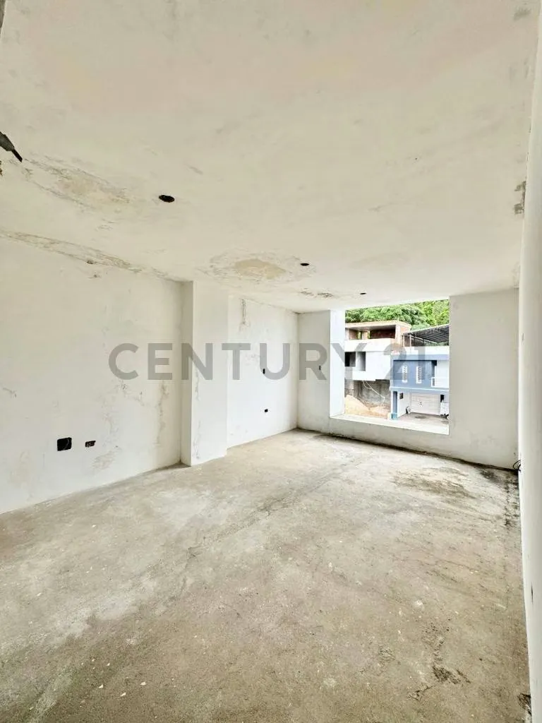 Venta Casa Colinas de Pirineos obra blanca - 33