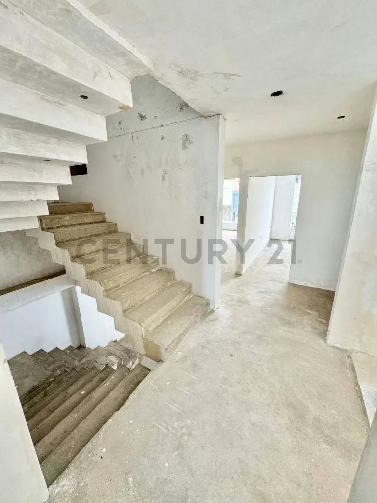 Venta Casa Colinas de Pirineos obra blanca - 9