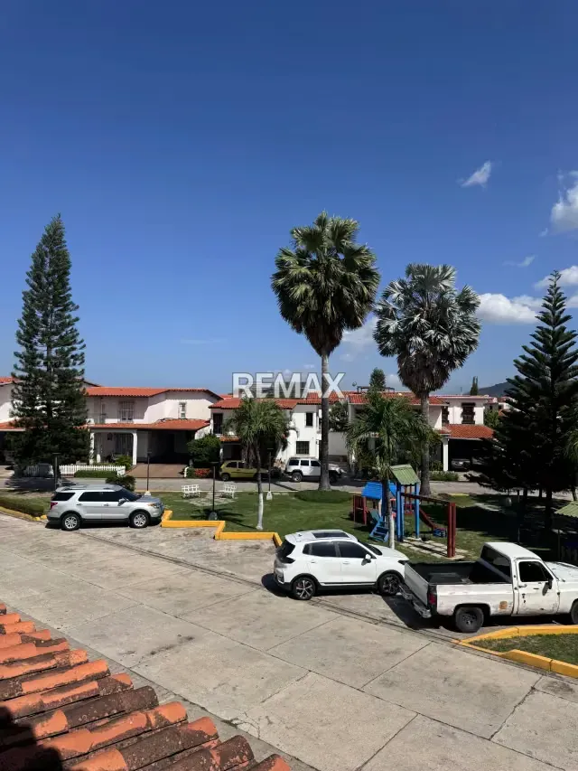 EN VENTA. CASA EN URB LA MANTUANA COUNTRY CLUB - 2