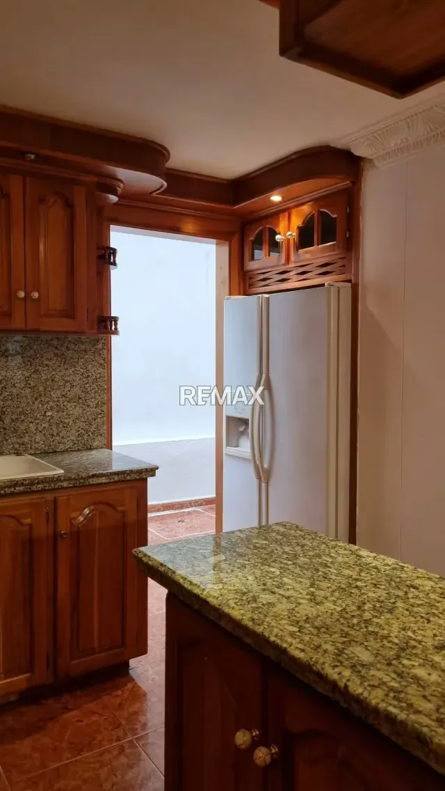 En Alquiler Casa en la Urbanización Doña Virginia, Pueblo Nuevo - 2