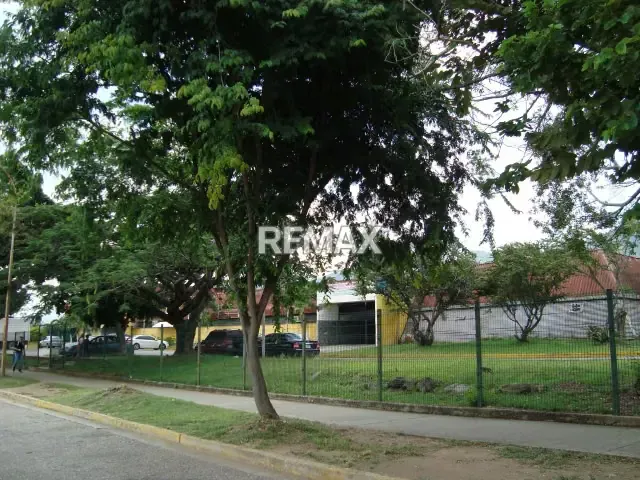 Alquiler de Terreno Cercado en La Esmeralda San Diego Excelente Ubicacion - 2