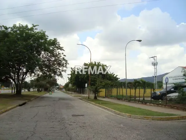 Alquiler de Terreno Cercado en La Esmeralda San Diego Excelente Ubicacion - 4
