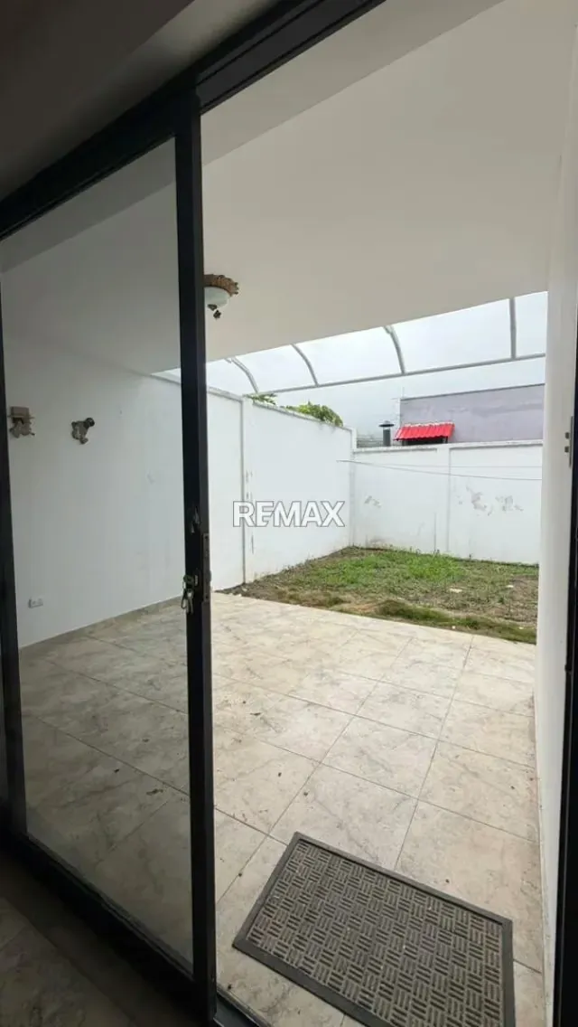 En Venta Esta casa de 2 niveles combina funcionalidad ofreciendo un espacio listo para habitar. - 10