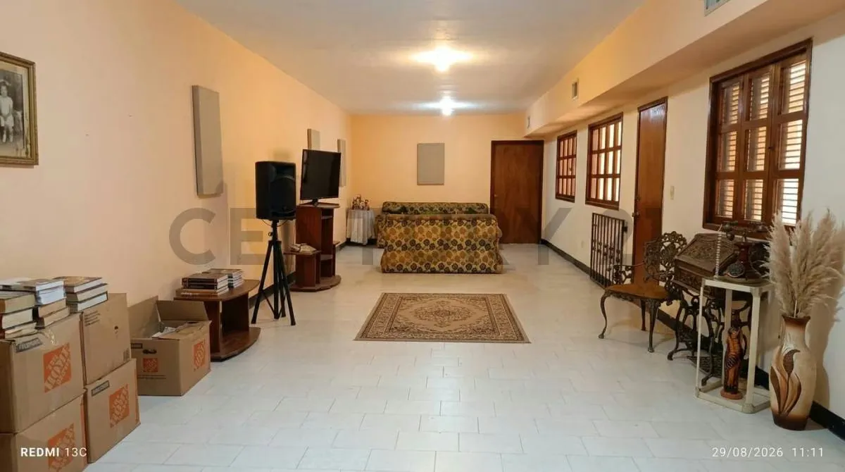 Casa Familiar con Piscina y Gran Reserva de Agua en Conjunto Privado, Porlamar - 2