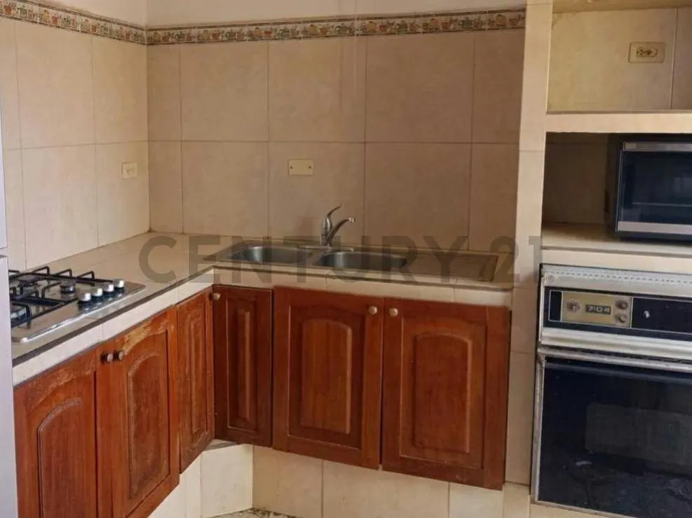 Casa Familiar con Piscina y Gran Reserva de Agua en Conjunto Privado, Porlamar - 5