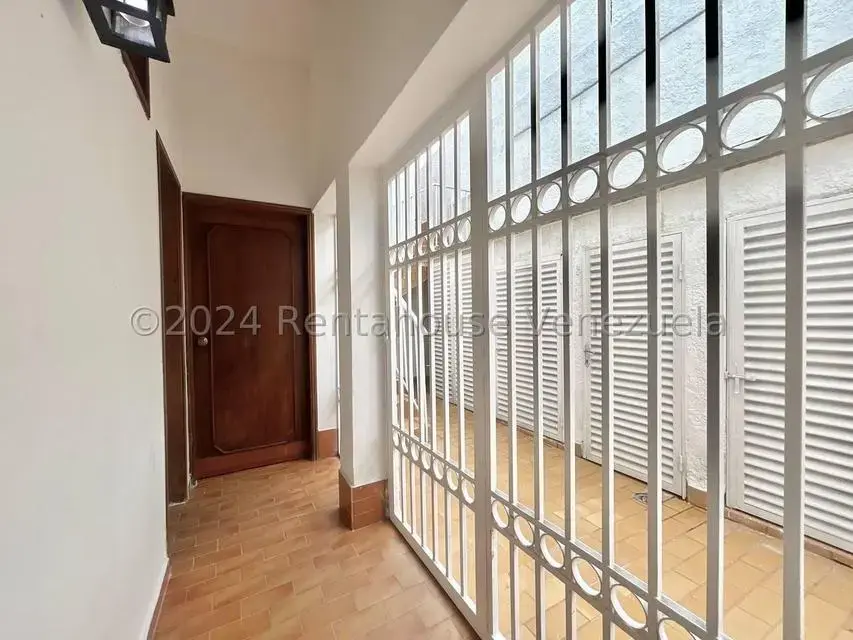 Casa (Multipes Niveles) en Venta en Prados del Este, Distrito Metropolitano - 16