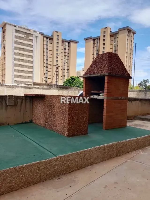 RESIDENCIAS NATHALY CRISTINA* Av. Bella Vista con Av. Universidad - 12