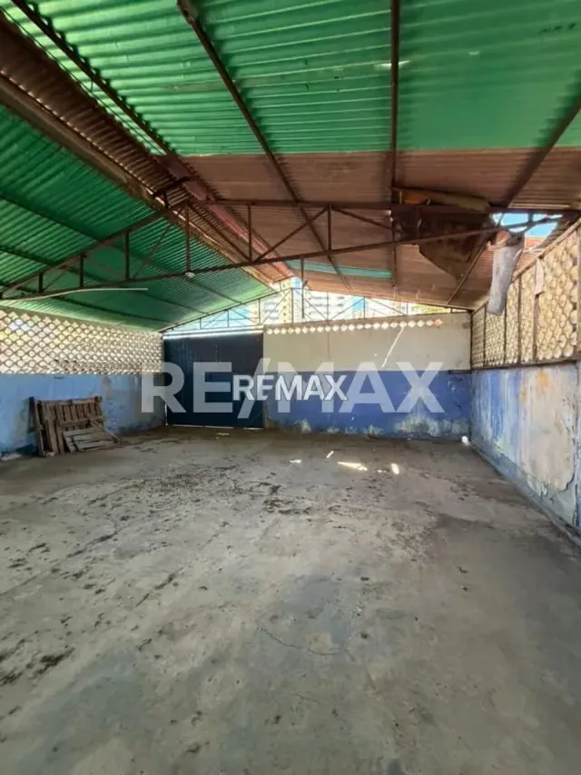 Galpón en venta Av. El milagro - 5