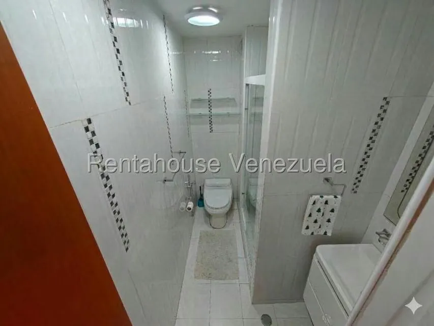 Apartamento (1 Nivel) en Alquiler en Lomas de Prados del Este, Distrito Metropolitano - 11