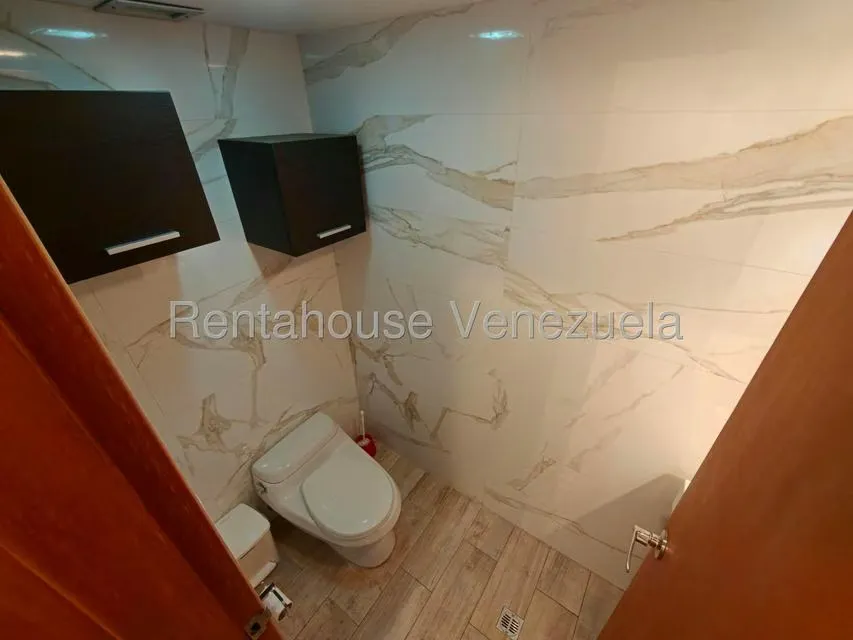 Apartamento (1 Nivel) en Alquiler en Lomas de Prados del Este, Distrito Metropolitano - 12