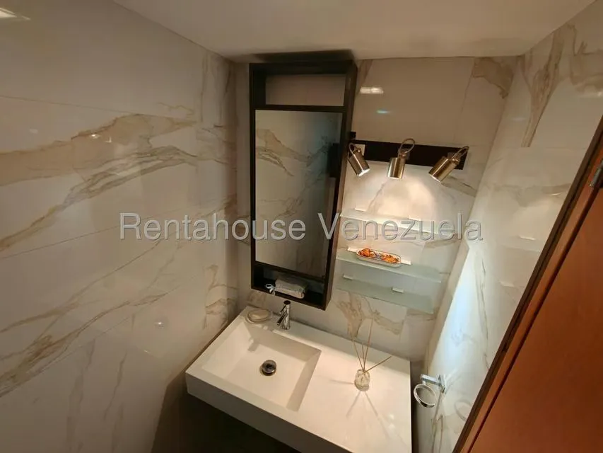 Apartamento (1 Nivel) en Alquiler en Lomas de Prados del Este, Distrito Metropolitano - 13
