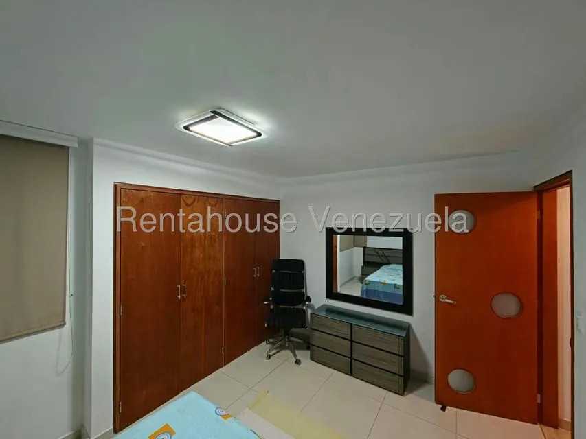 Apartamento (1 Nivel) en Alquiler en Lomas de Prados del Este, Distrito Metropolitano - 3