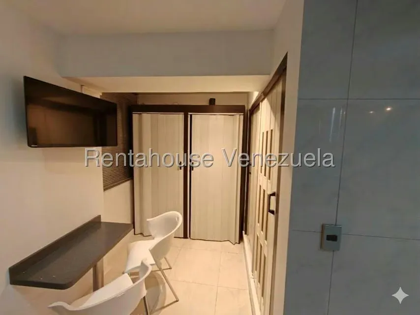 Apartamento (1 Nivel) en Alquiler en Lomas de Prados del Este, Distrito Metropolitano - 10