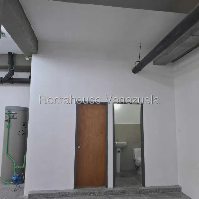Local Comercial en Alquiler en Parroquia La Candelaria, Distrito Metropolitano - 12