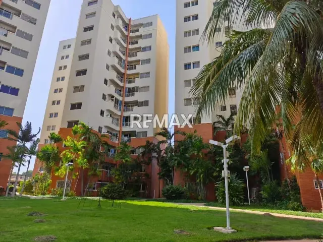 Apartamento en venta en Parque Santa Lucia, Avenida El Milagro, Maracaibo - 2