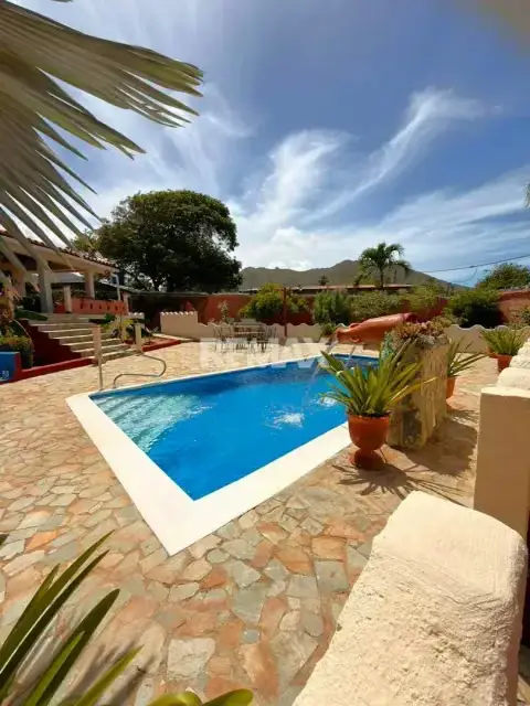 CASA QUINTA EN LA MIRA, ANTOLIN DEL CAMPO, A POCOS METROS DE PLAYA EL AGUA, ISLA DE MARGARITA