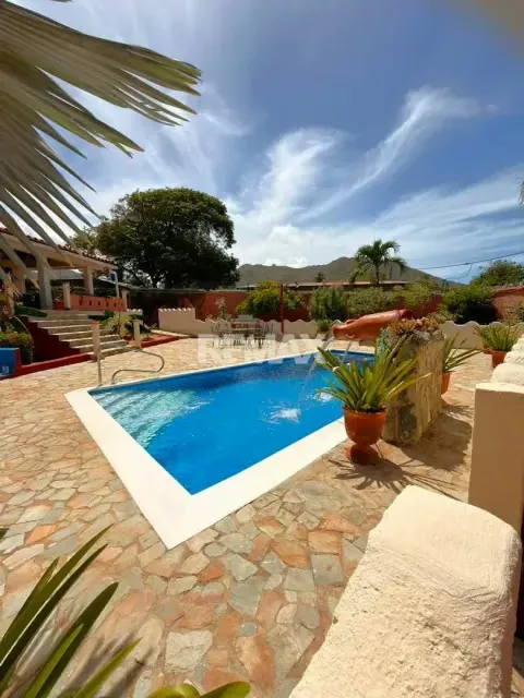 CASA QUINTA EN LA MIRA, ANTOLIN DEL CAMPO, A POCOS METROS DE PLAYA EL AGUA, ISLA DE MARGARITA