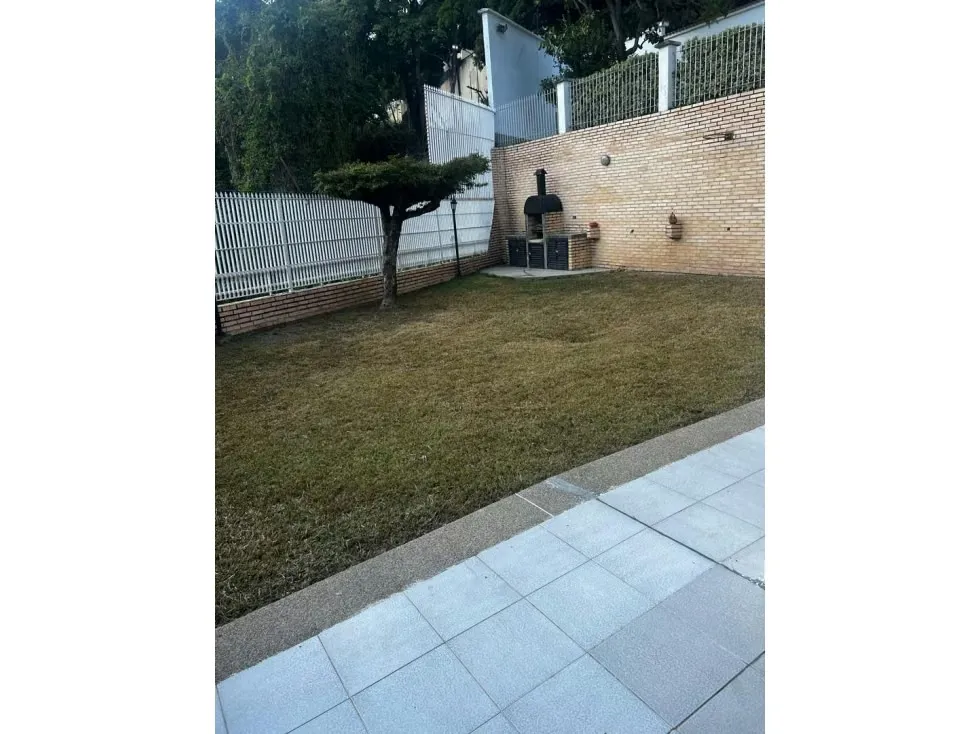 Vendo casa 345m2 3h/5b/5p La Alameda 9380 - 2