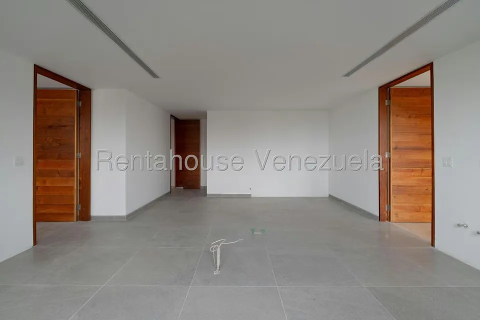 Apartamento (1 Nivel) en Venta en Los Chorros, Distrito Metropolitano - 11