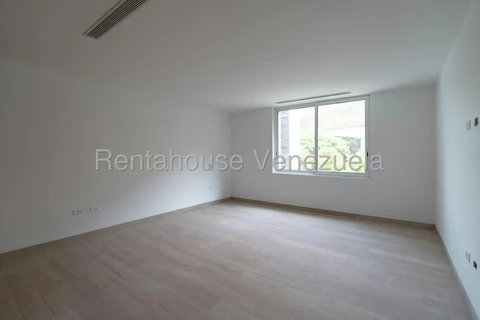 Apartamento (1 Nivel) en Venta en Los Chorros, Distrito Metropolitano - 4