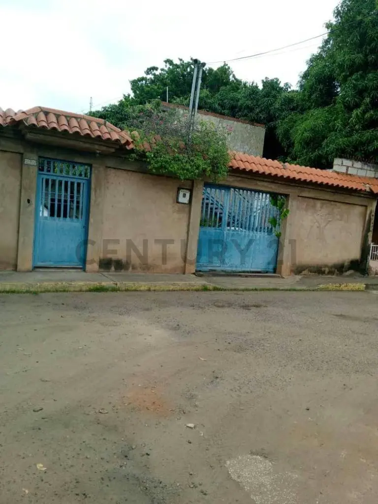 Vende casa con 10 Habitaciones independientes con fines de lucro