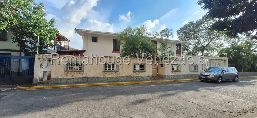 Casa (Multipes Niveles) en Venta en Colinas de Santa Monica, Distrito Metropolitano