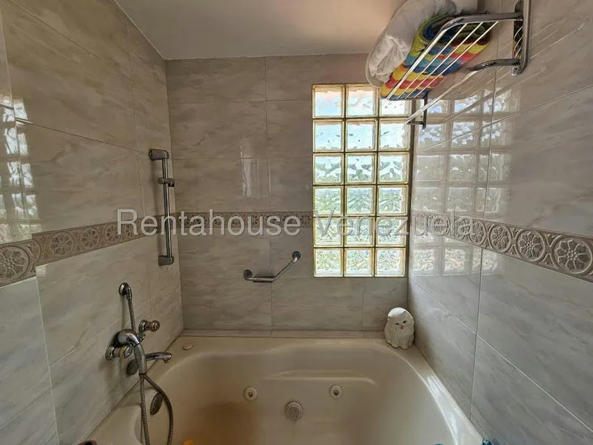 Casa (Multipes Niveles) en Venta en Colinas de Santa Monica, Distrito Metropolitano - 58