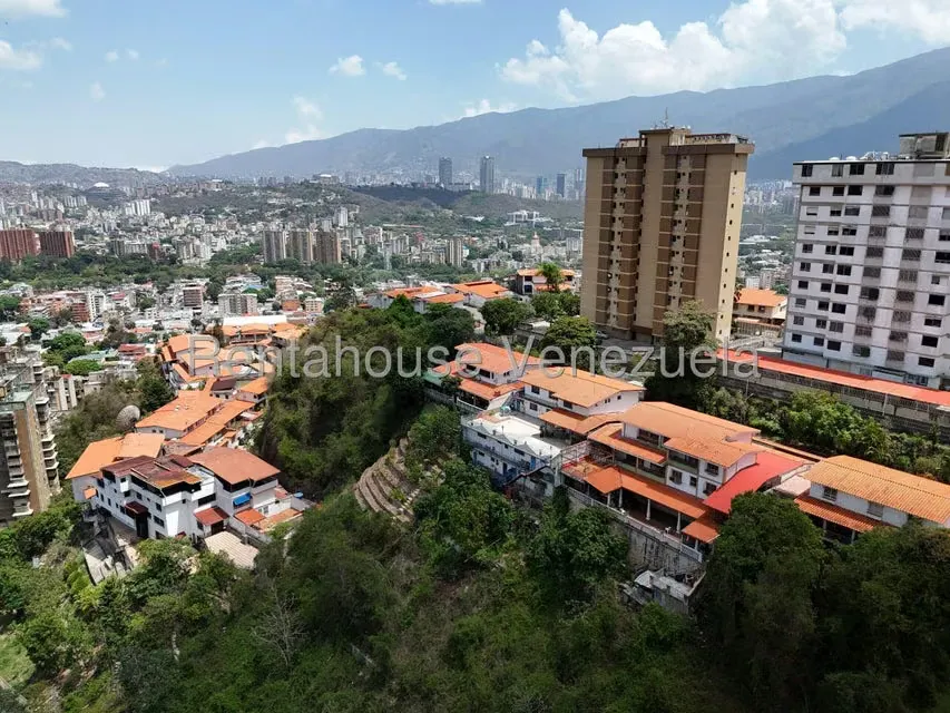 Casa (Multipes Niveles) en Venta en Colinas de Santa Monica, Distrito Metropolitano - 68
