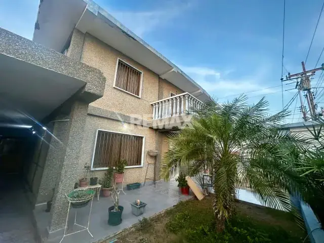 Casa Quinta Comercial-Residencial, con ubicación preferencial en la Puerta Maraven.