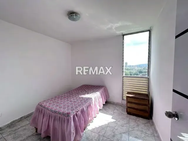 Apartamento semi amoblado en alquiler con planta 50 % en naguanagua - 12