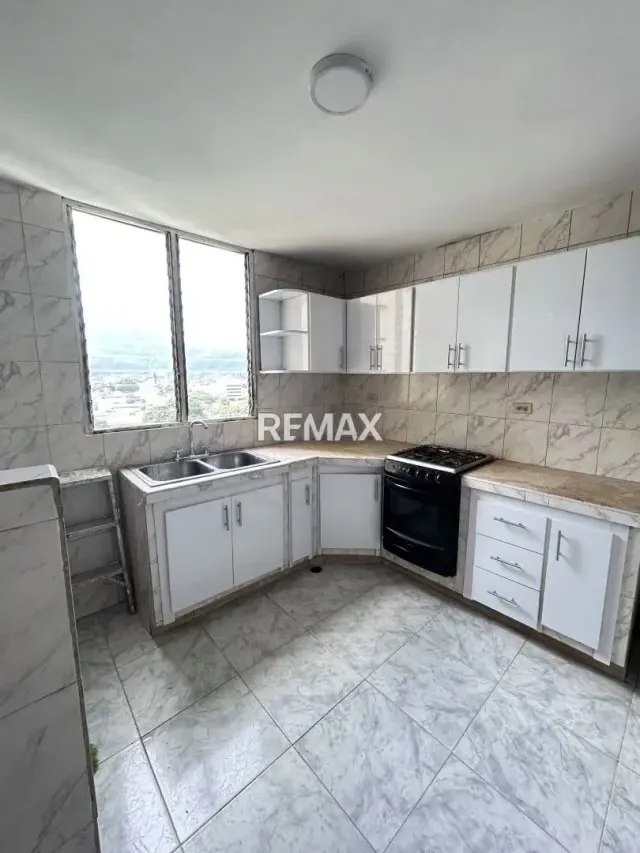 Apartamento semi amoblado en alquiler con planta 50 % en naguanagua - 5