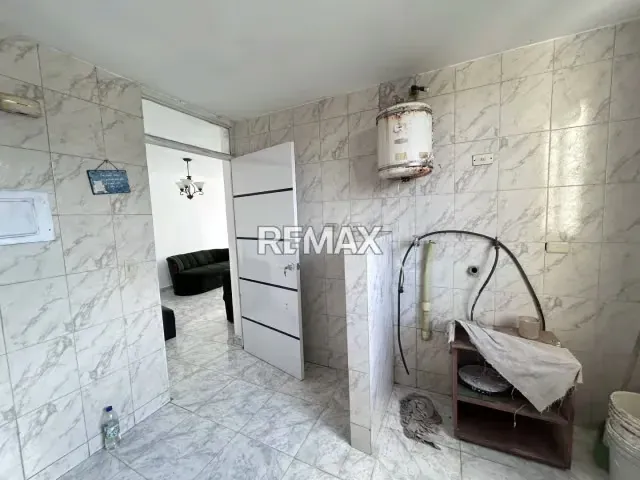 Apartamento semi amoblado en alquiler con planta 50 % en naguanagua - 6