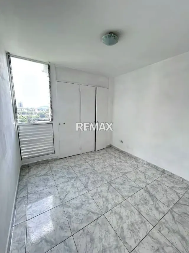 Apartamento semi amoblado en alquiler con planta 50 % en naguanagua - 9