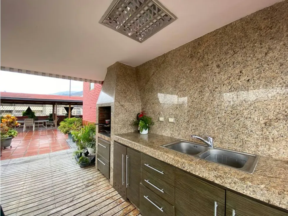 Vendo espectacular Pent House en Urb. La Florida 500m2 - 17