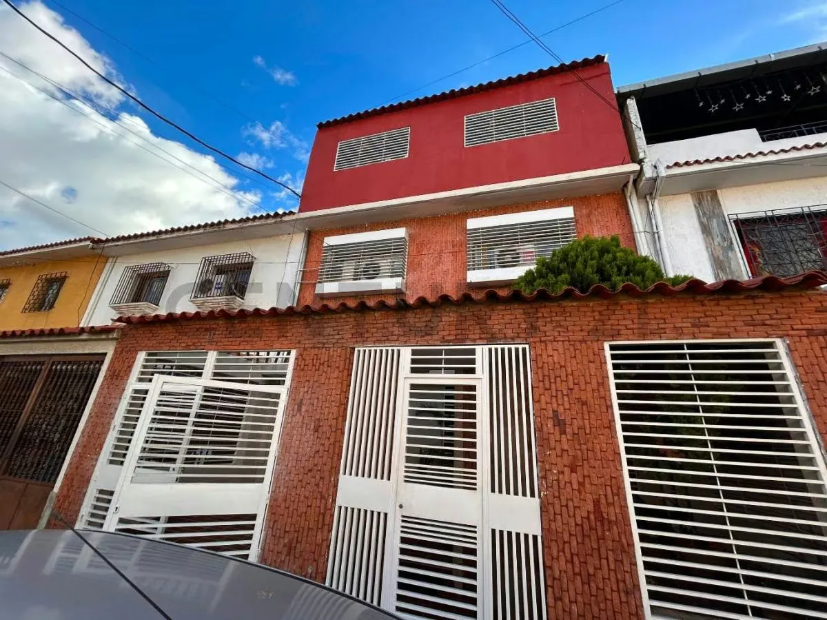 Rd - Venta de moderna pensión - Casa Comercial