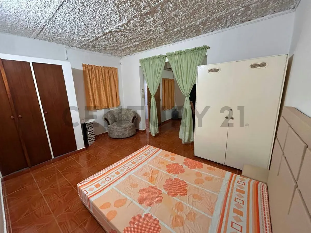 Rd - Venta de moderna pensión - Casa Comercial - 24