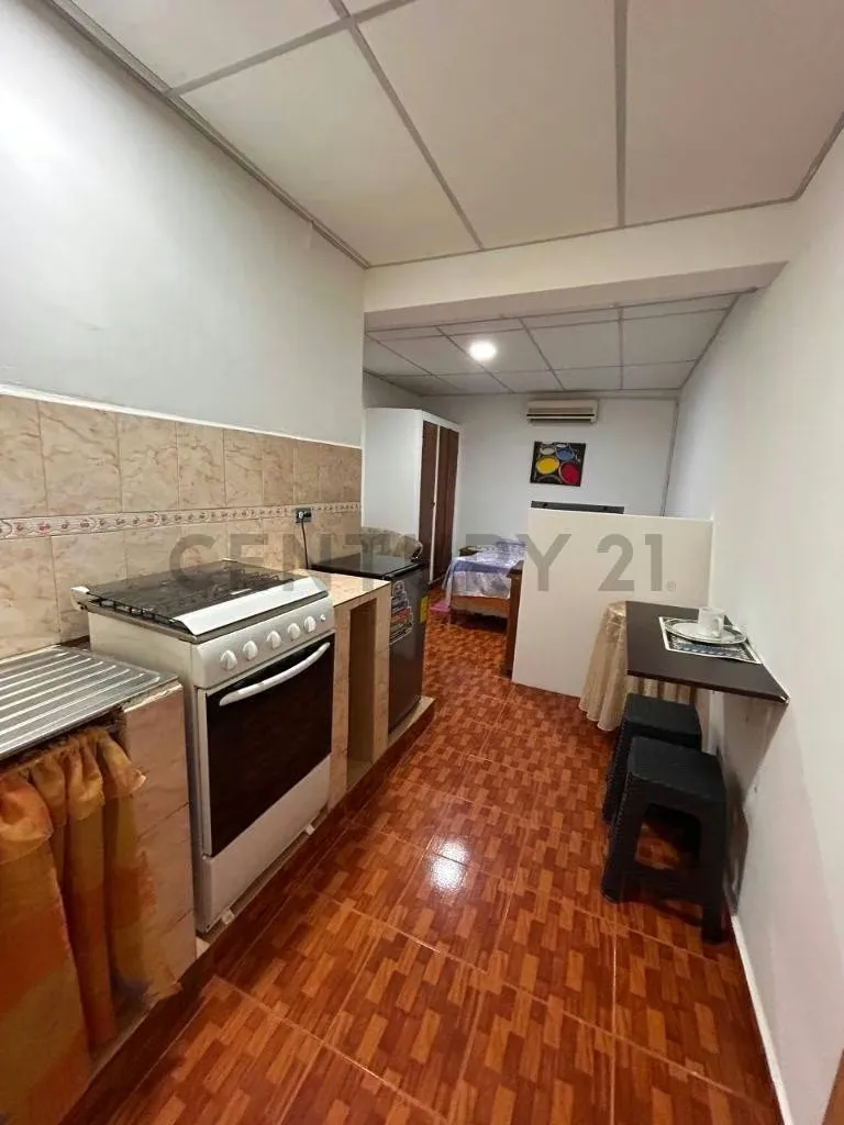 Rd - Venta de moderna pensión - Casa Comercial - 29