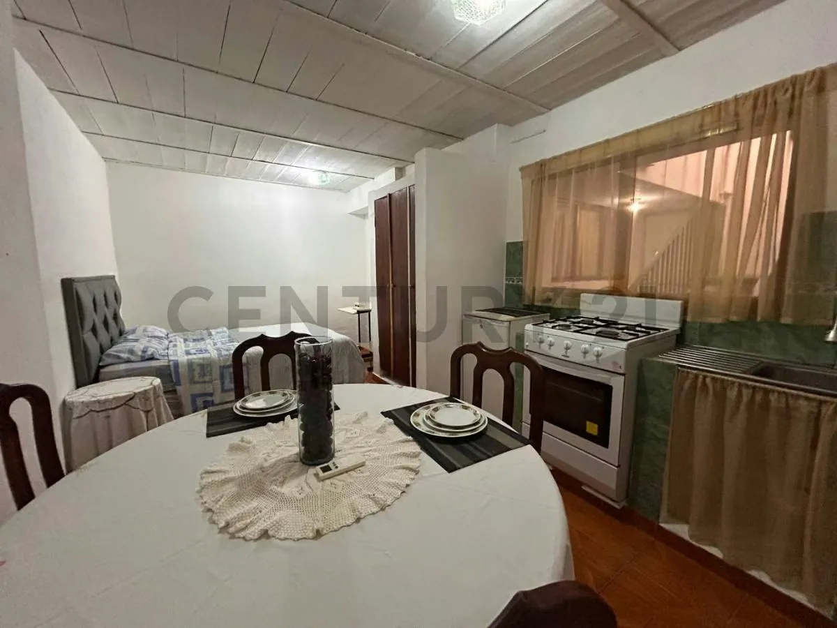Rd - Venta de moderna pensión - Casa Comercial - 30