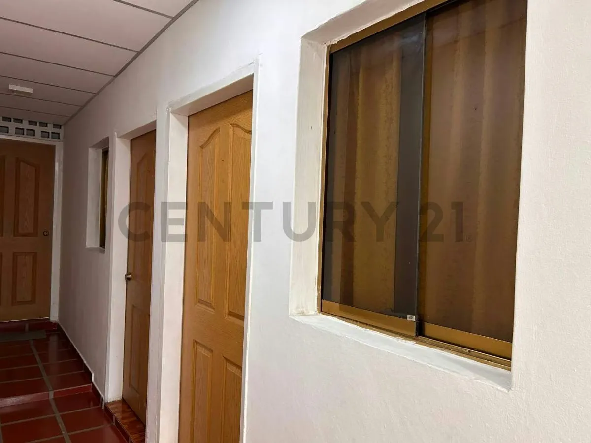 Rd - Venta de moderna pensión - Casa Comercial - 31