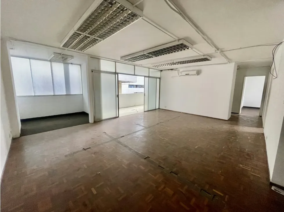 Vendo/alquilo oficina para remodelar 117m2 Torre Roraima 9383