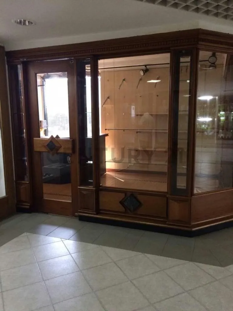 Alquiler de Local Comercial en C.C. Lago Mall, Avenida El Milagro - 3