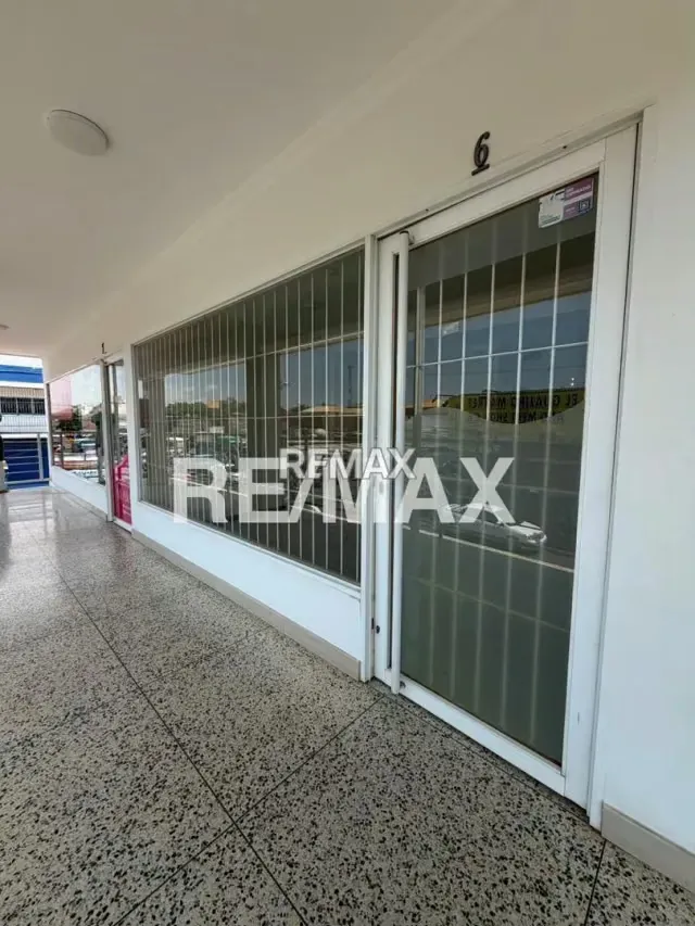 Local comercial en alquiler por el periférico de la limpia - 2