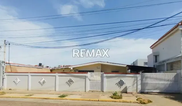 CASA EN VENTA ALTOS DEL PILAR DELICIAS