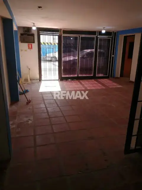 En Venta Local Comercial de 2 Niveles en Calle Cantaura, Centro de Maturín