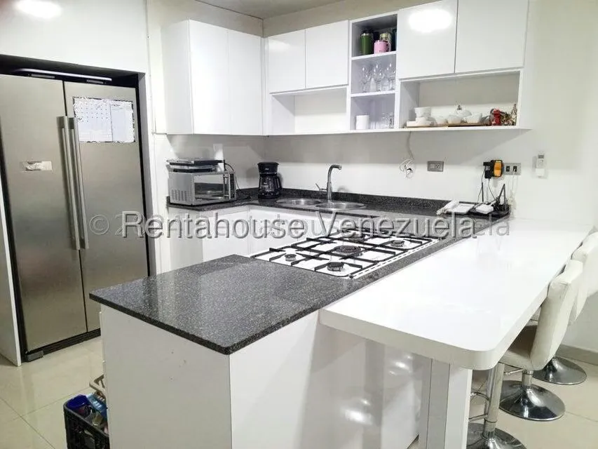 Apartamento (1 Nivel) en Alquiler en Colinas de Bello Monte, Distrito Metropolitano - 9