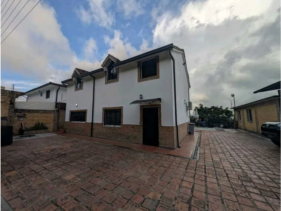 Venta de casa actualizada en Oripoto, Loma Alta, 900M2