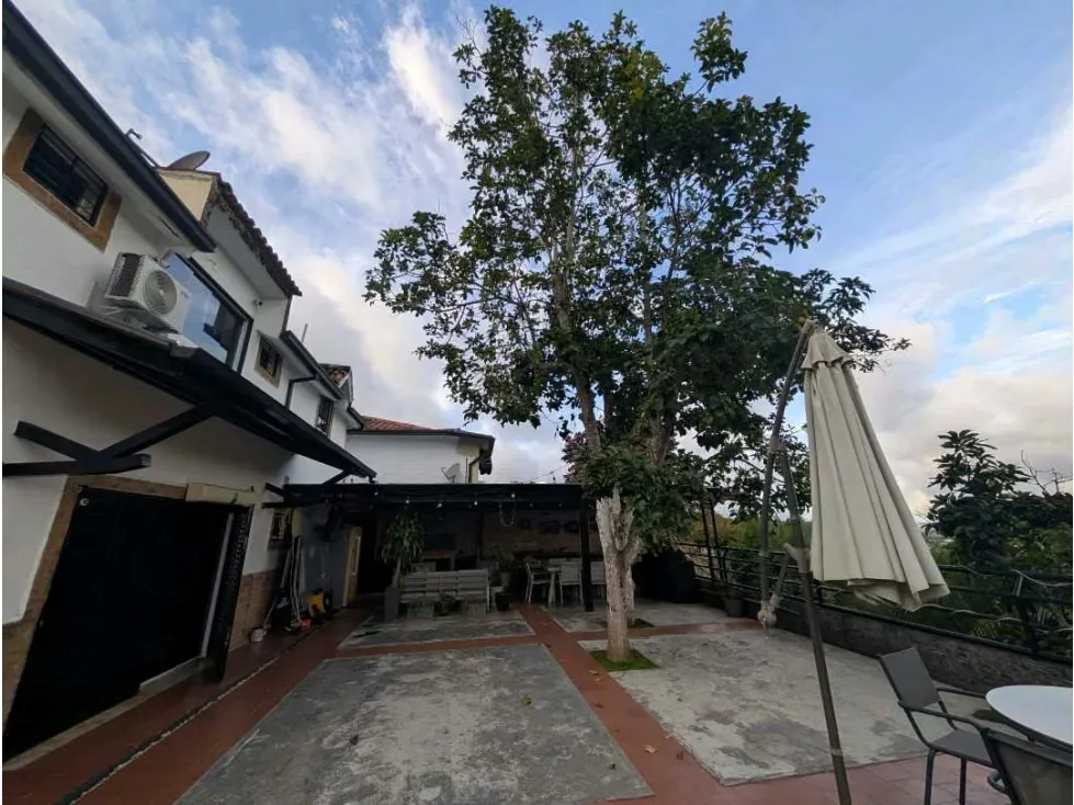 Venta de casa actualizada en Oripoto, Loma Alta, 900M2 - 2